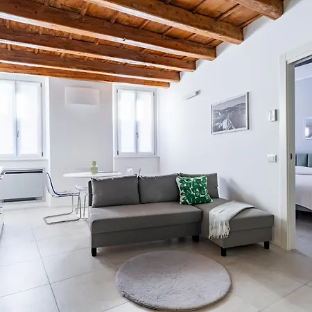 Ca Del アパート *